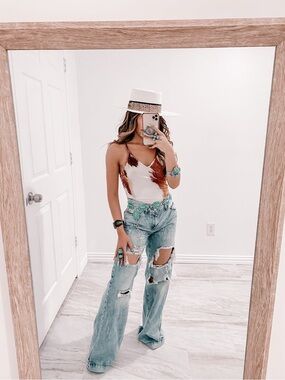 Distressed Western Wide-Leg Jeans Size 9 (See measurements!)
